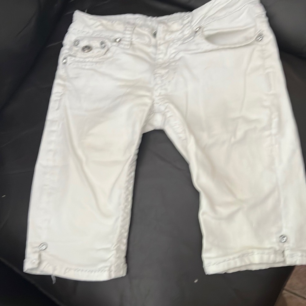 White capri jeans